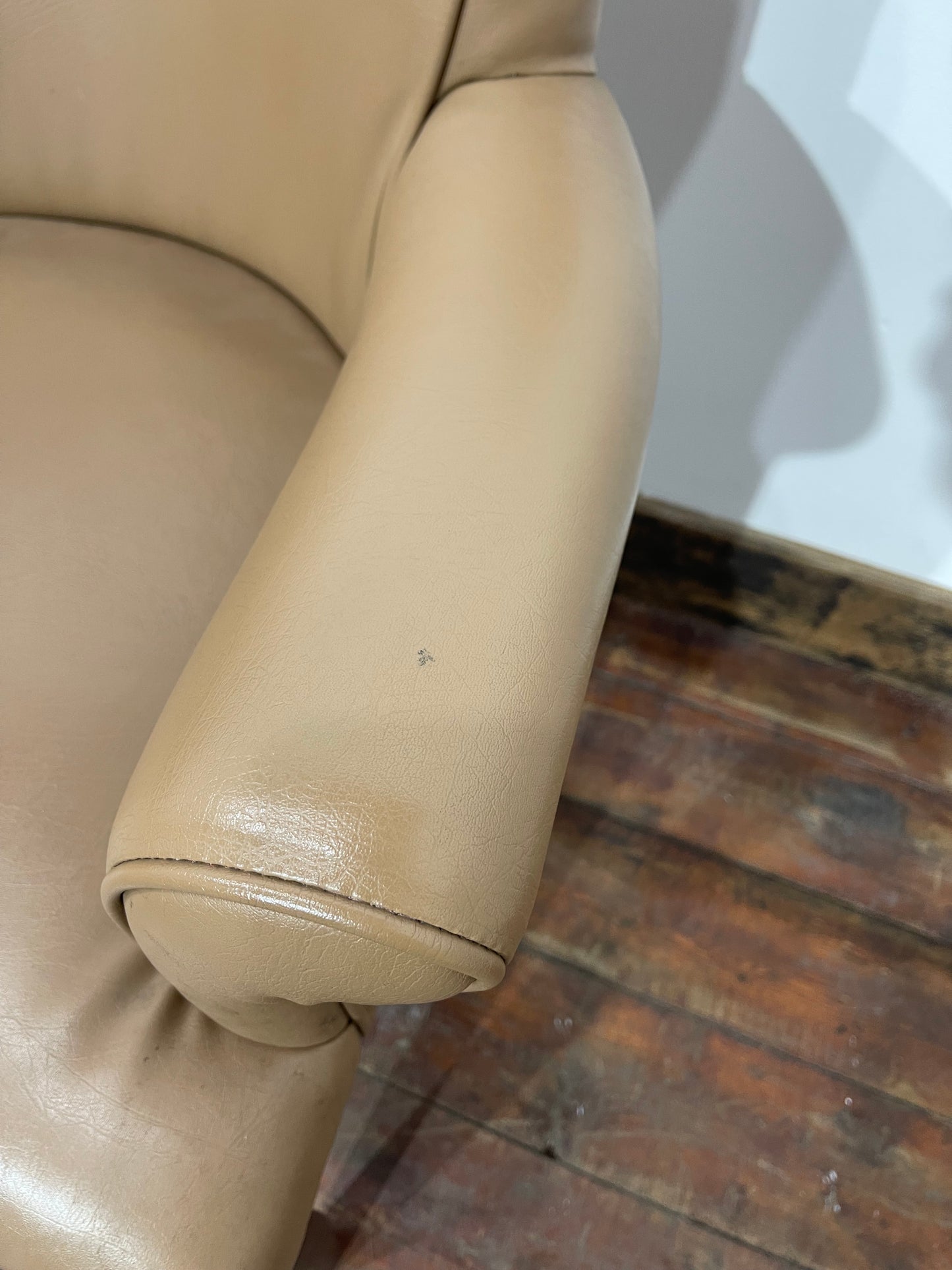 Set of 3 matching dining chairs in light brown faux-leather