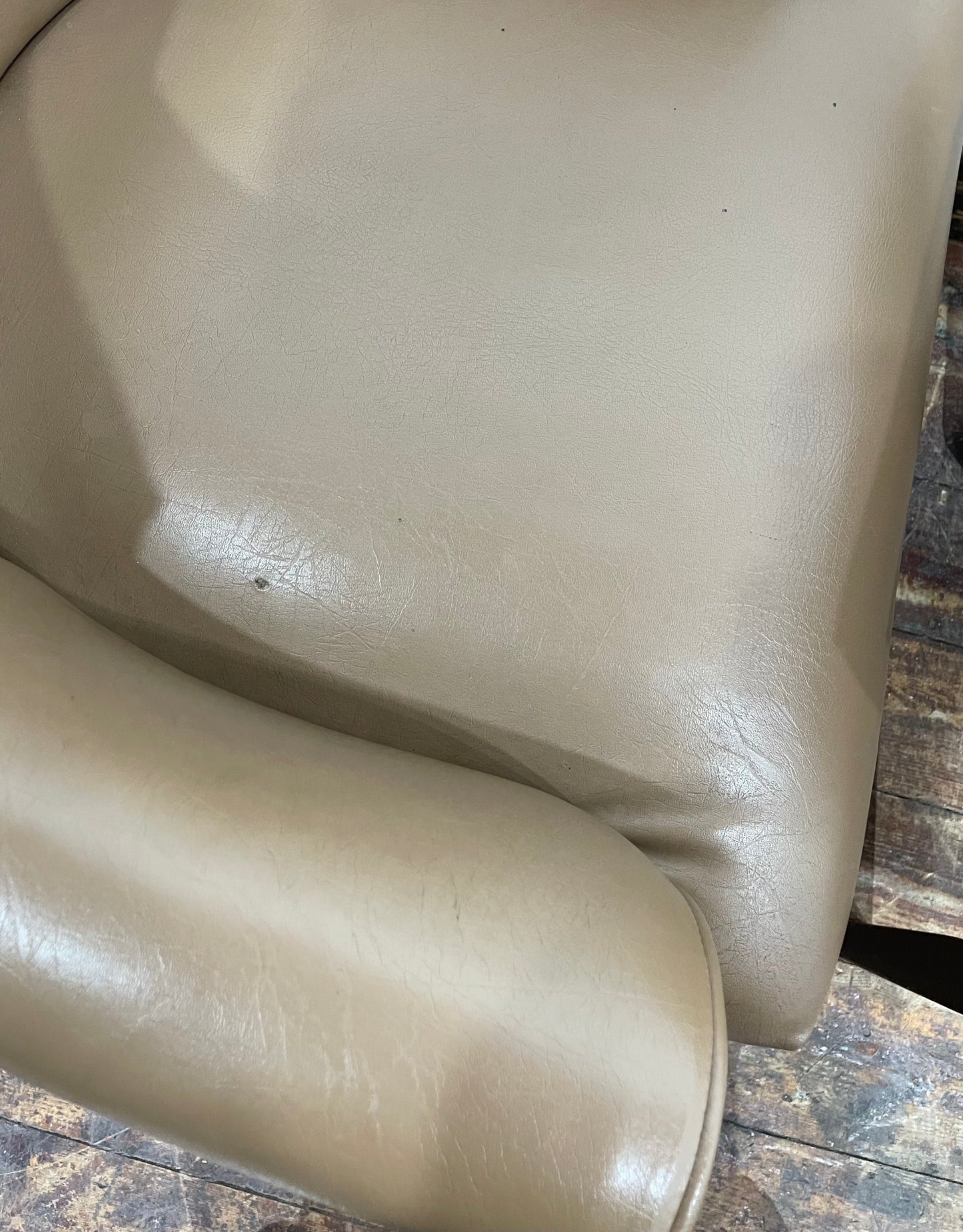 Set of 3 matching dining chairs in light brown faux-leather