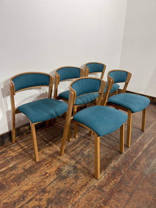 Set of 5 matching dining chairs in light wood with teal / light blue fabric