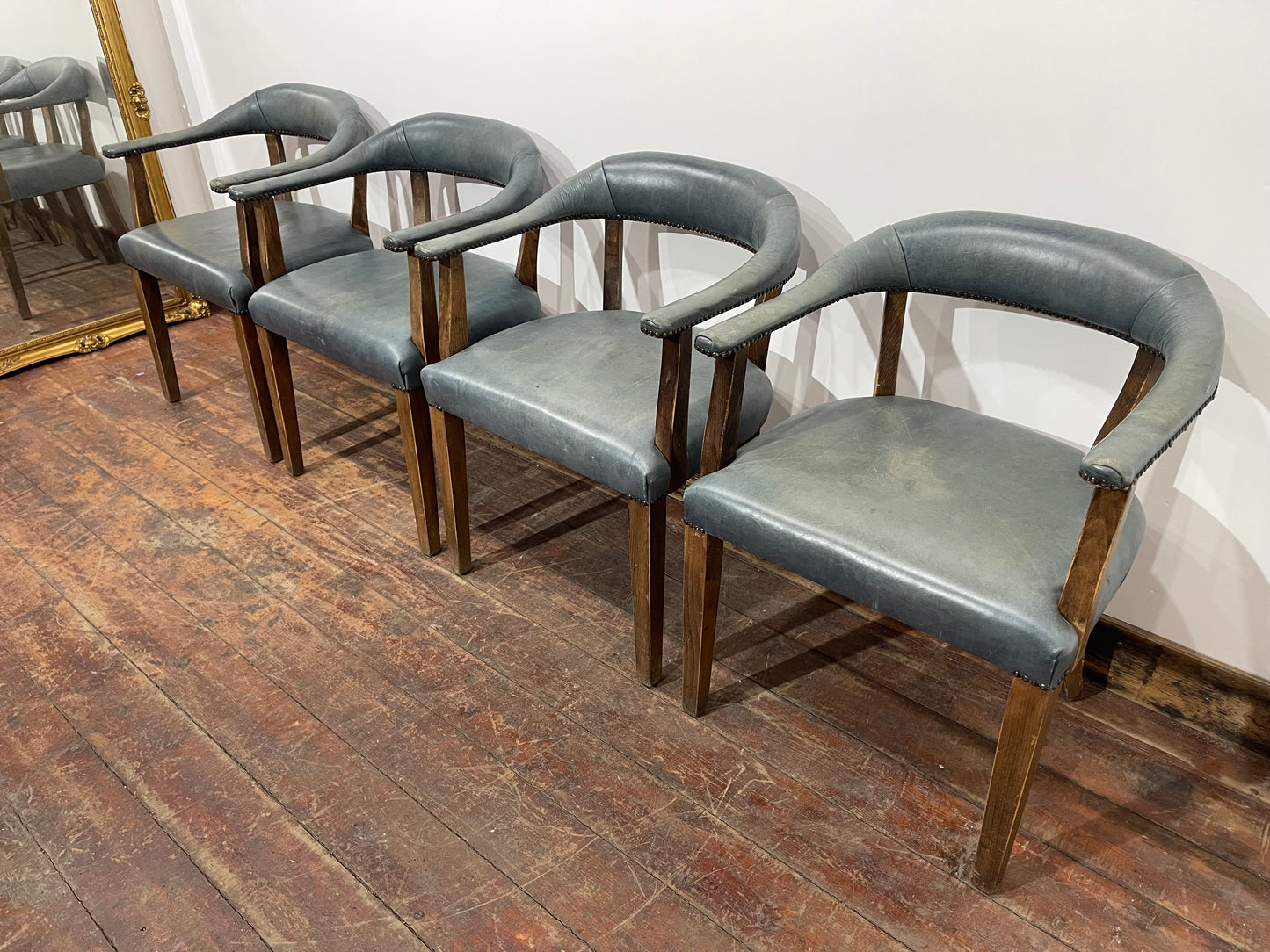 Set of 4 dining chairs with curved backs in light blue / teal leather