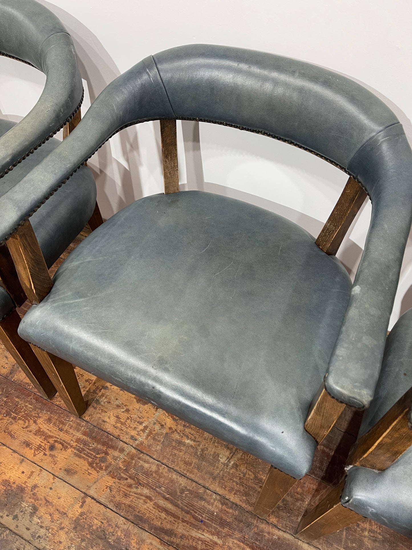Set of 4 dining chairs with curved backs in light blue / teal leather