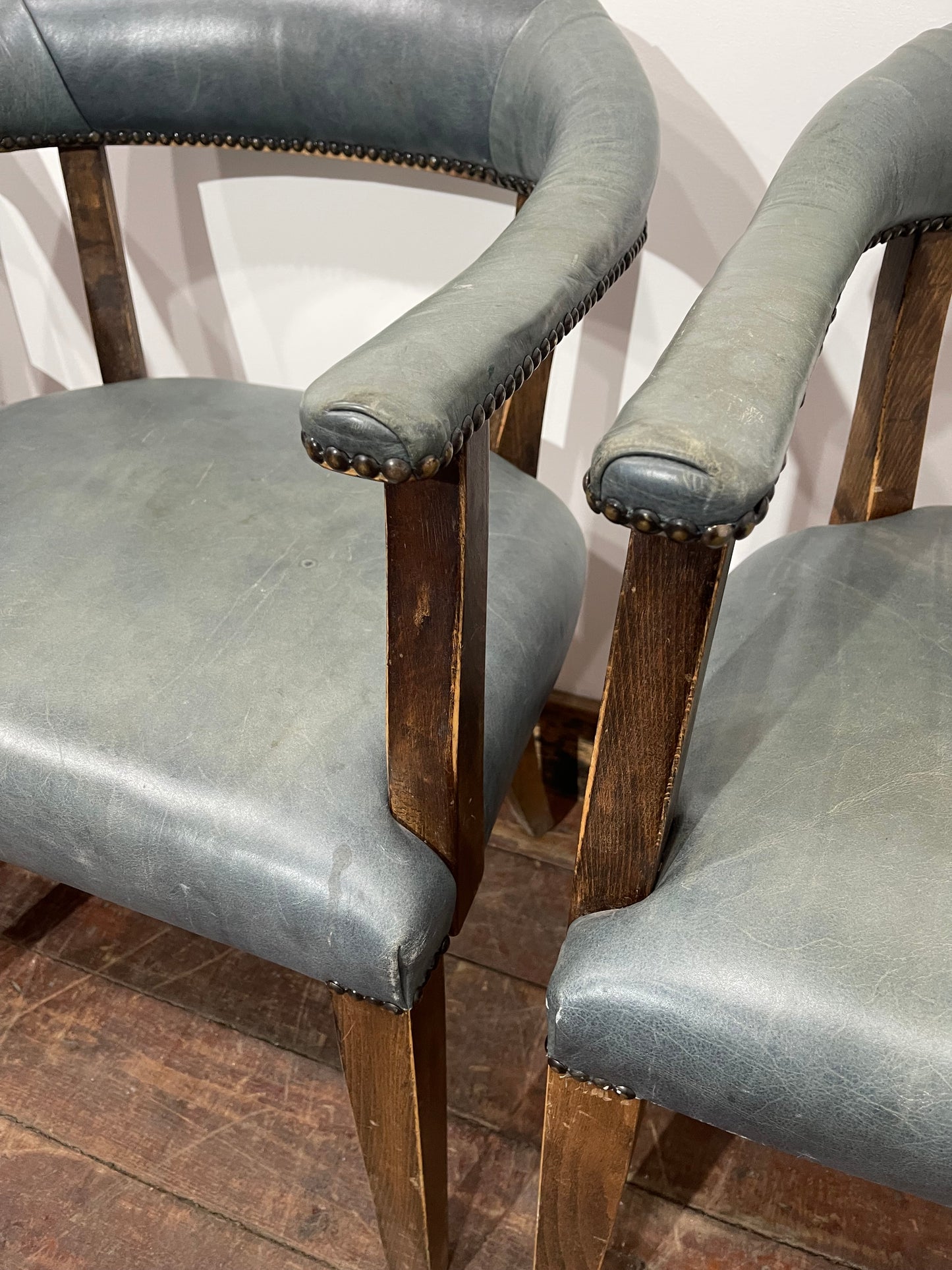 Set of 4 dining chairs with curved backs in light blue / teal leather
