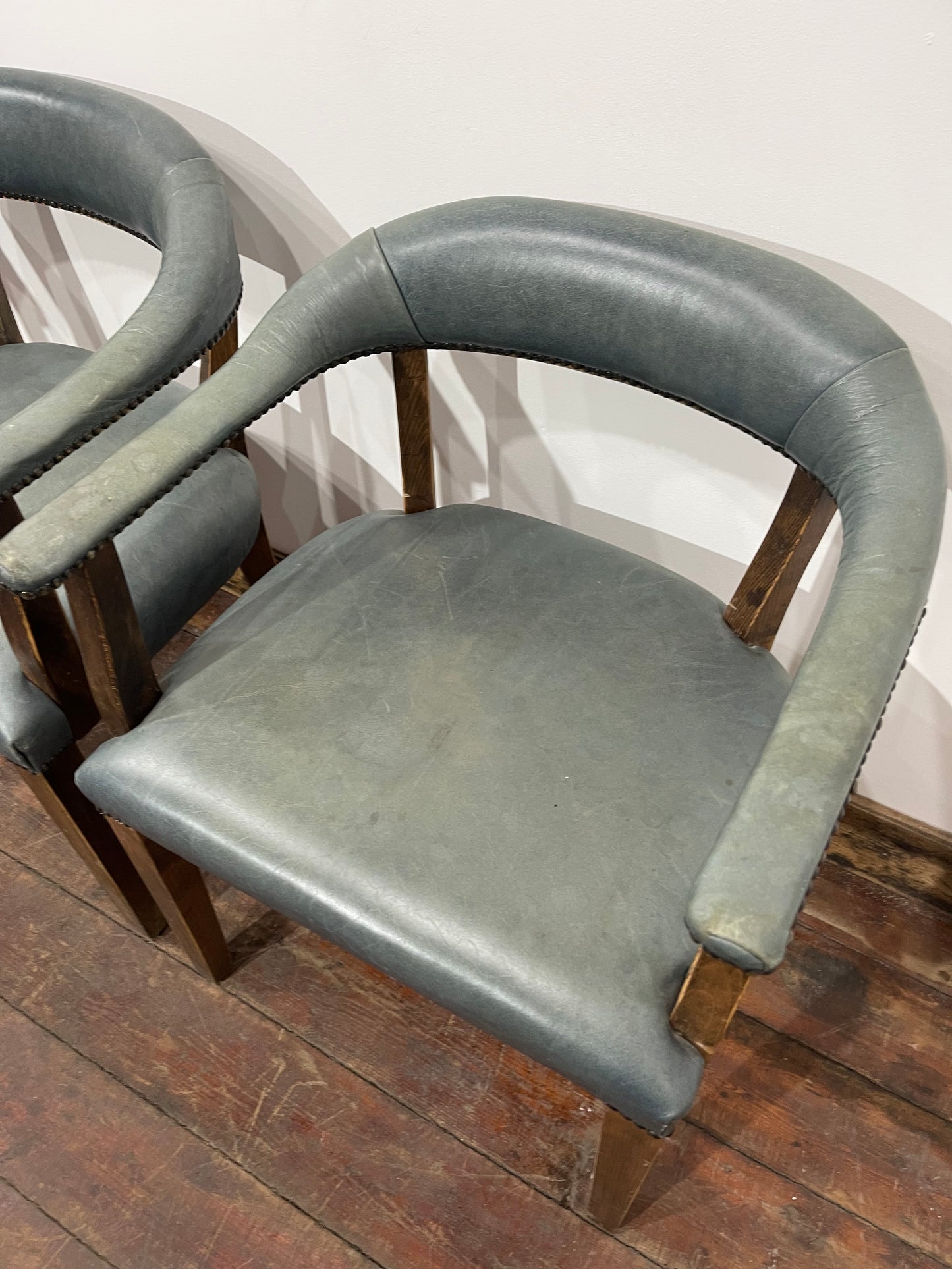 Set of 4 dining chairs with curved backs in light blue / teal leather