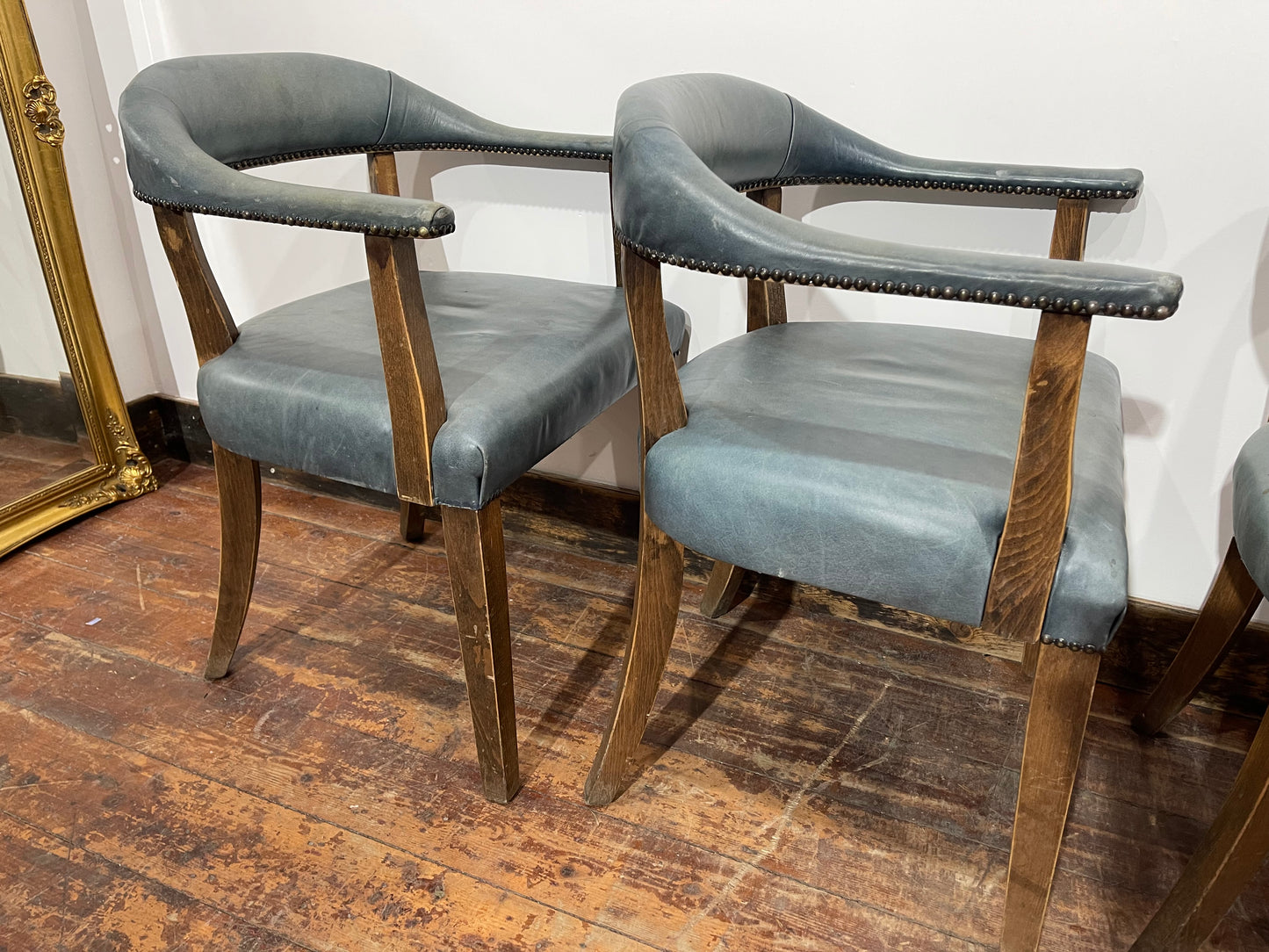 Set of 4 dining chairs with curved backs in light blue / teal leather