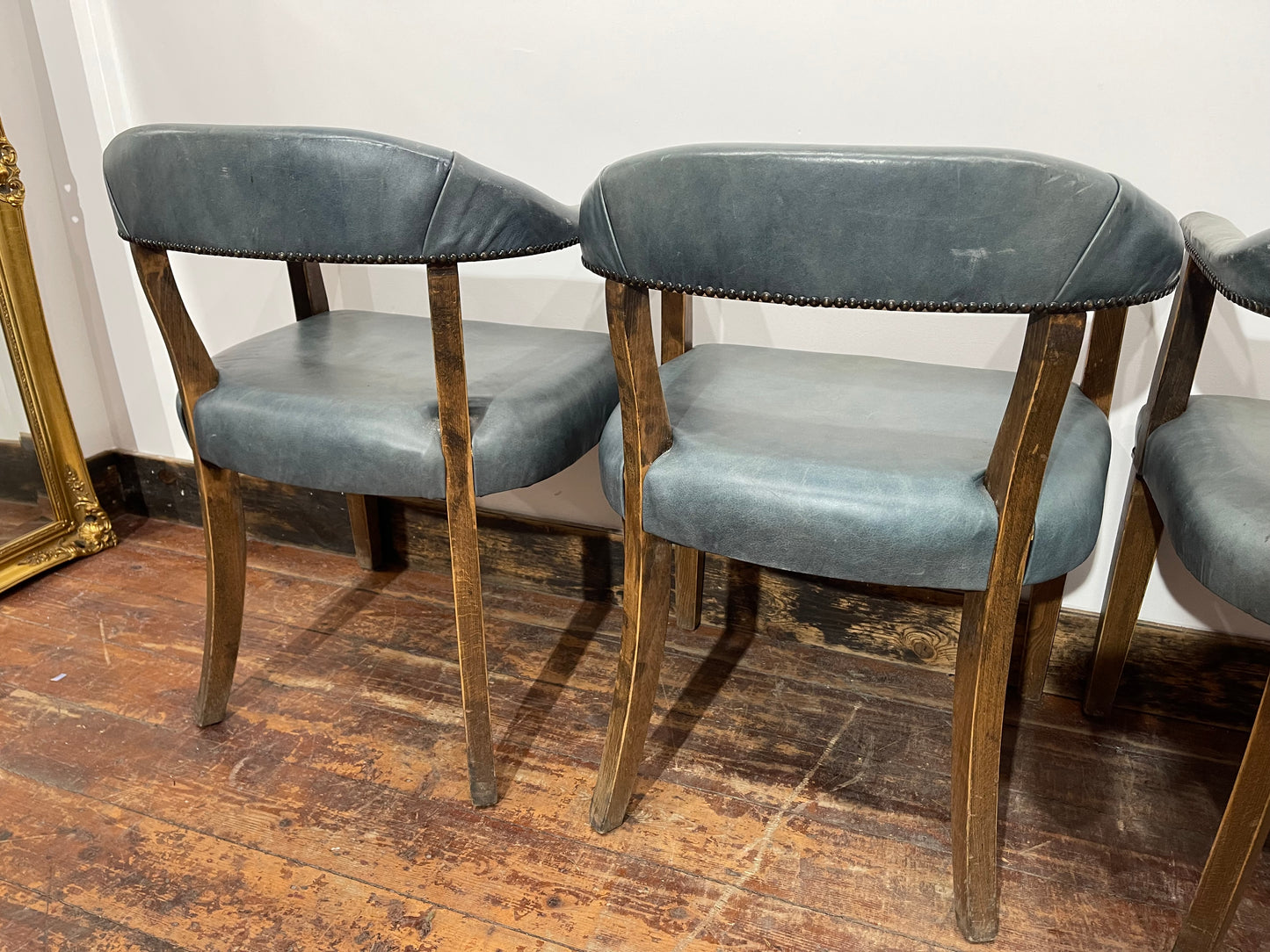 Set of 4 dining chairs with curved backs in light blue / teal leather