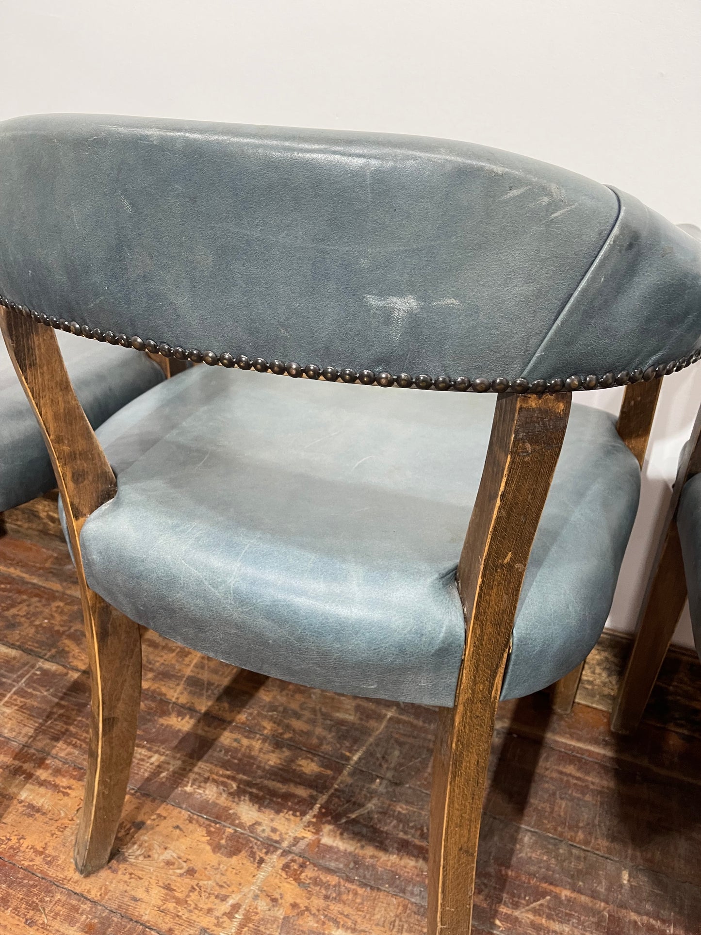 Set of 4 dining chairs with curved backs in light blue / teal leather