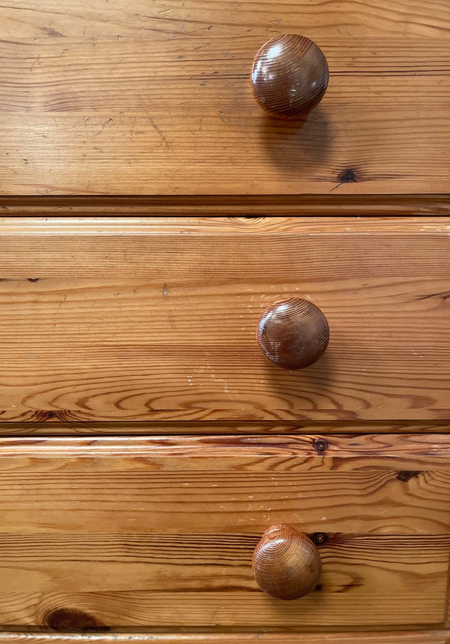 Small pine chest of drawers