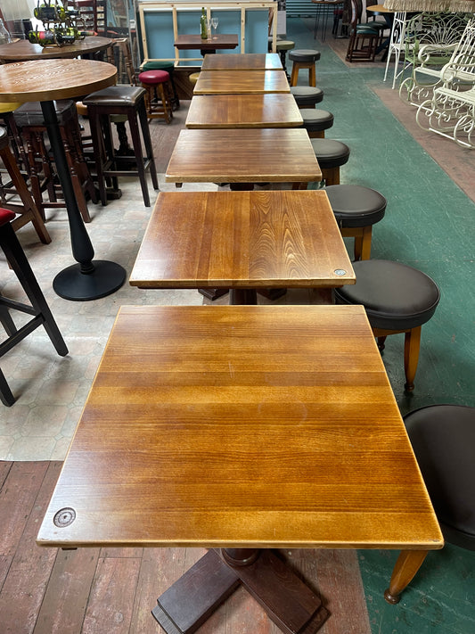Set of 6 Oak Pub / Restaurant Tables