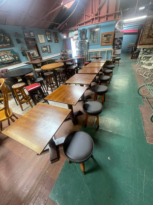 Set of 6 Oak Pub / Restaurant Tables