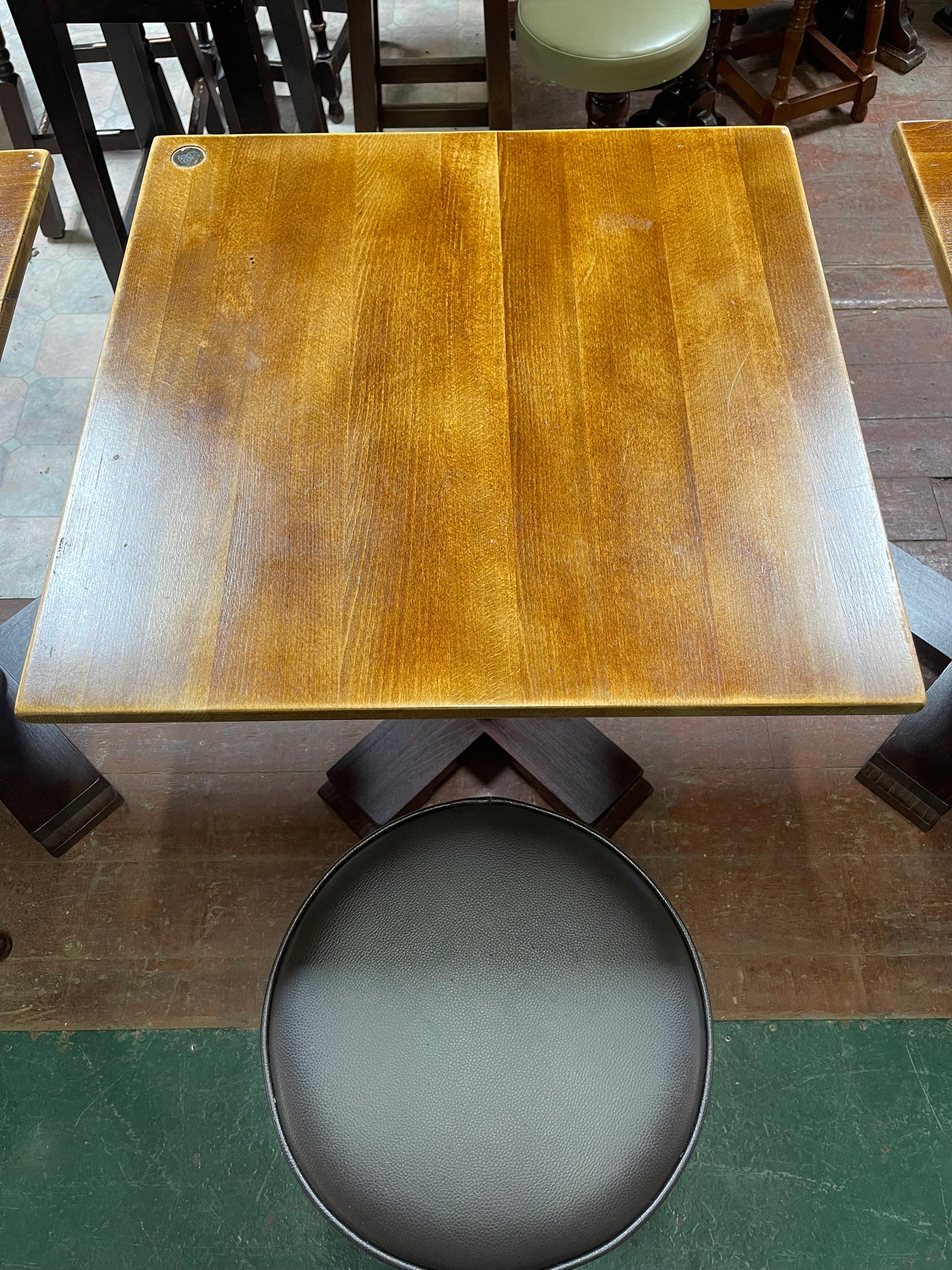 Set of 6 Oak Pub / Restaurant Tables