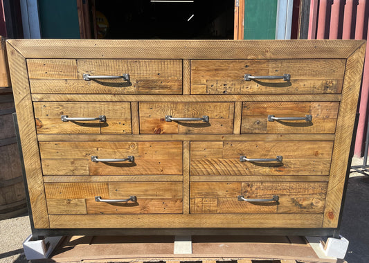 Large modern chest of drawers feat. 9 drawers