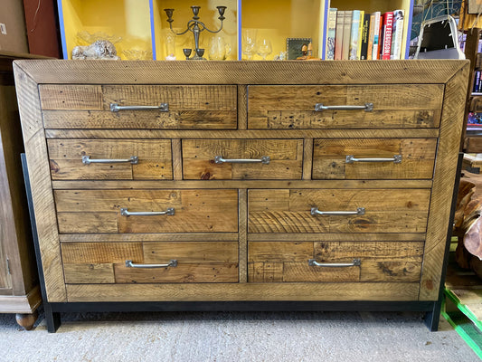 Large modern chest of drawers feat. 9 drawers