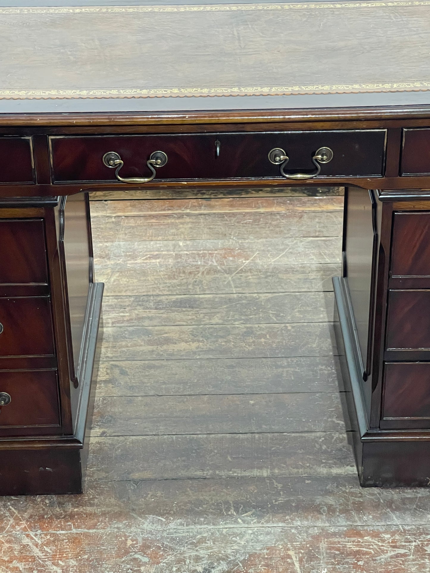 Traditional Mahogany Leather Top Pedestal Office Desk 9 Drawer Writing Desk