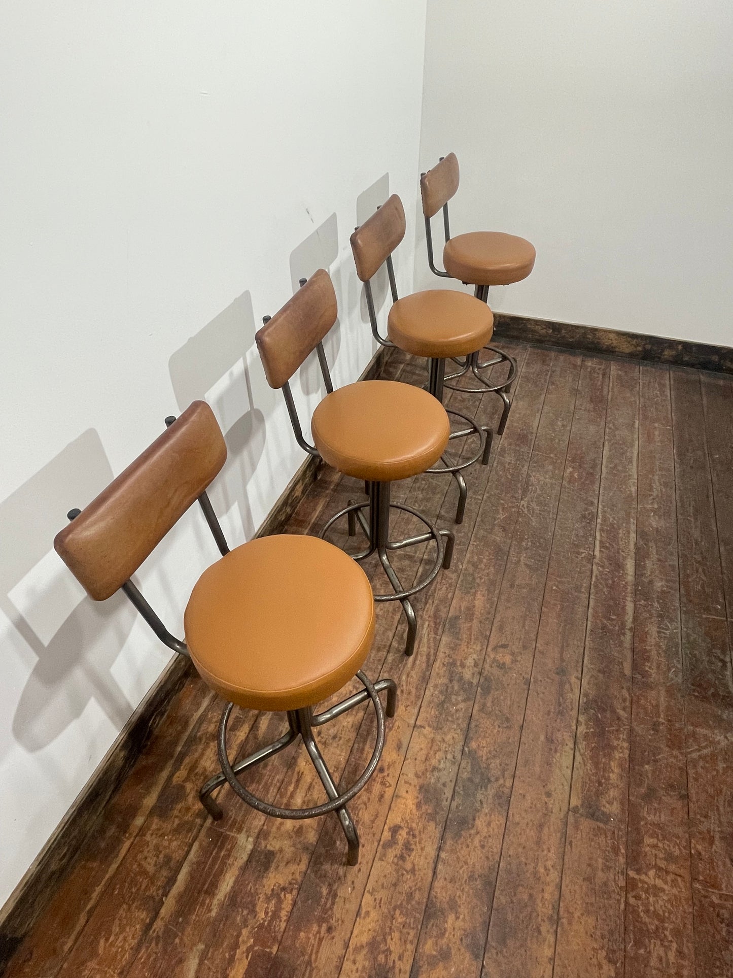 Set of 4 Industrial Style Swivel Bar Stools– Tan Leather Effect & Chrome