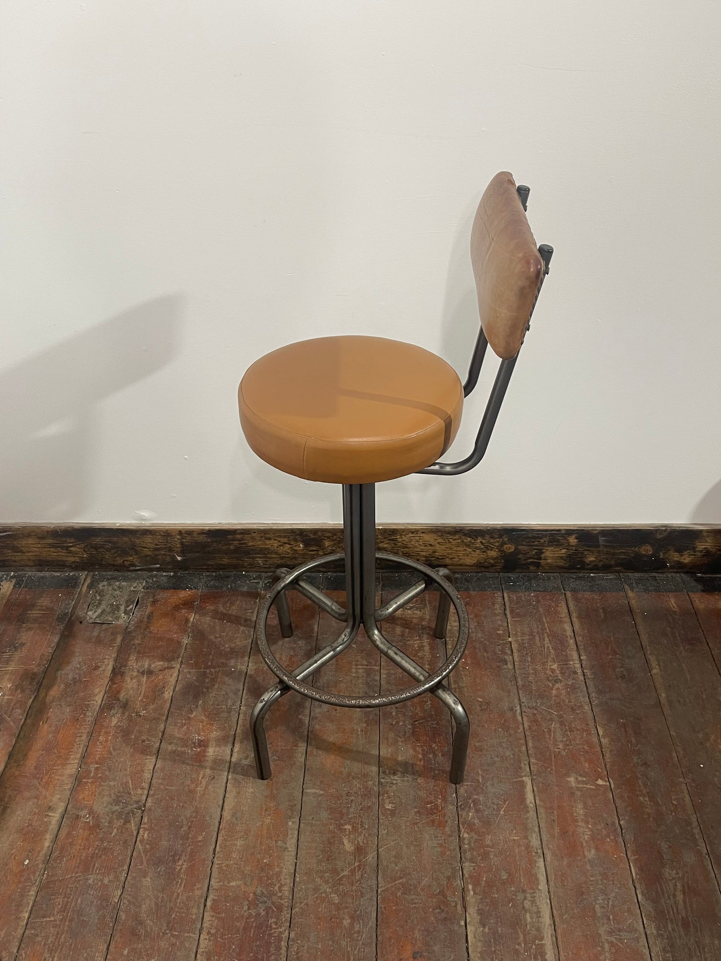 Set of 4 Industrial Style Swivel Bar Stools– Tan Leather Effect & Chrome