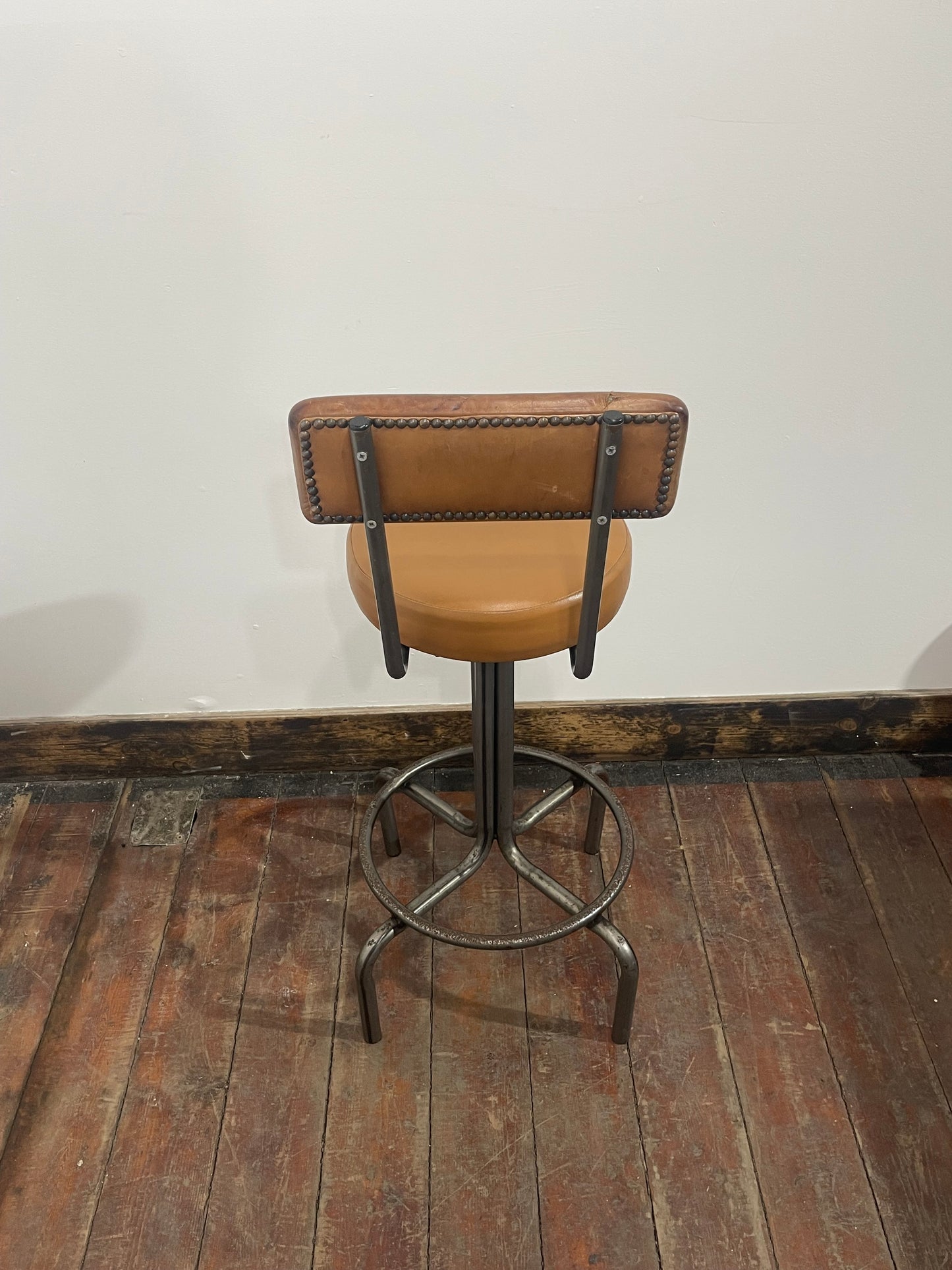 Set of 4 Industrial Style Swivel Bar Stools– Tan Leather Effect & Chrome