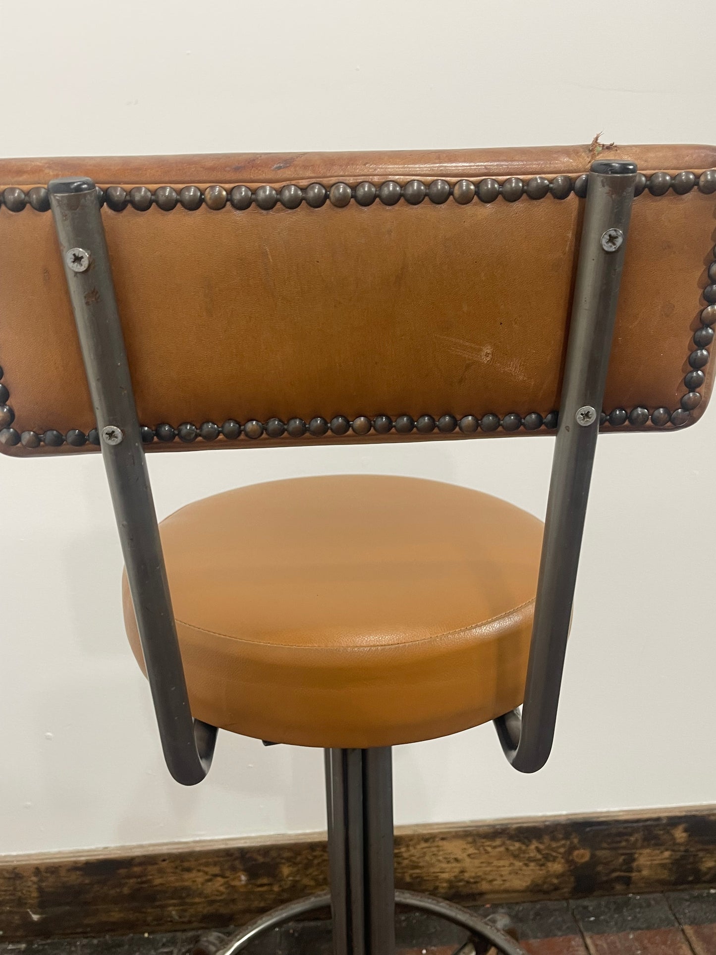 Set of 4 Industrial Style Swivel Bar Stools– Tan Leather Effect & Chrome