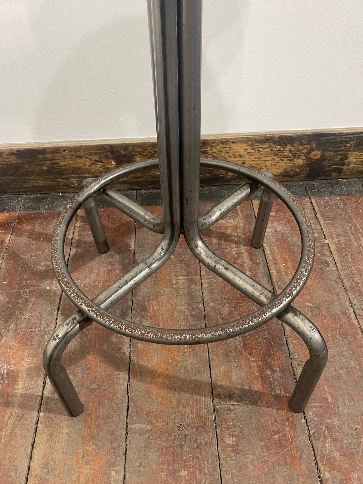 Set of 4 Industrial Style Swivel Bar Stools– Tan Leather Effect & Chrome