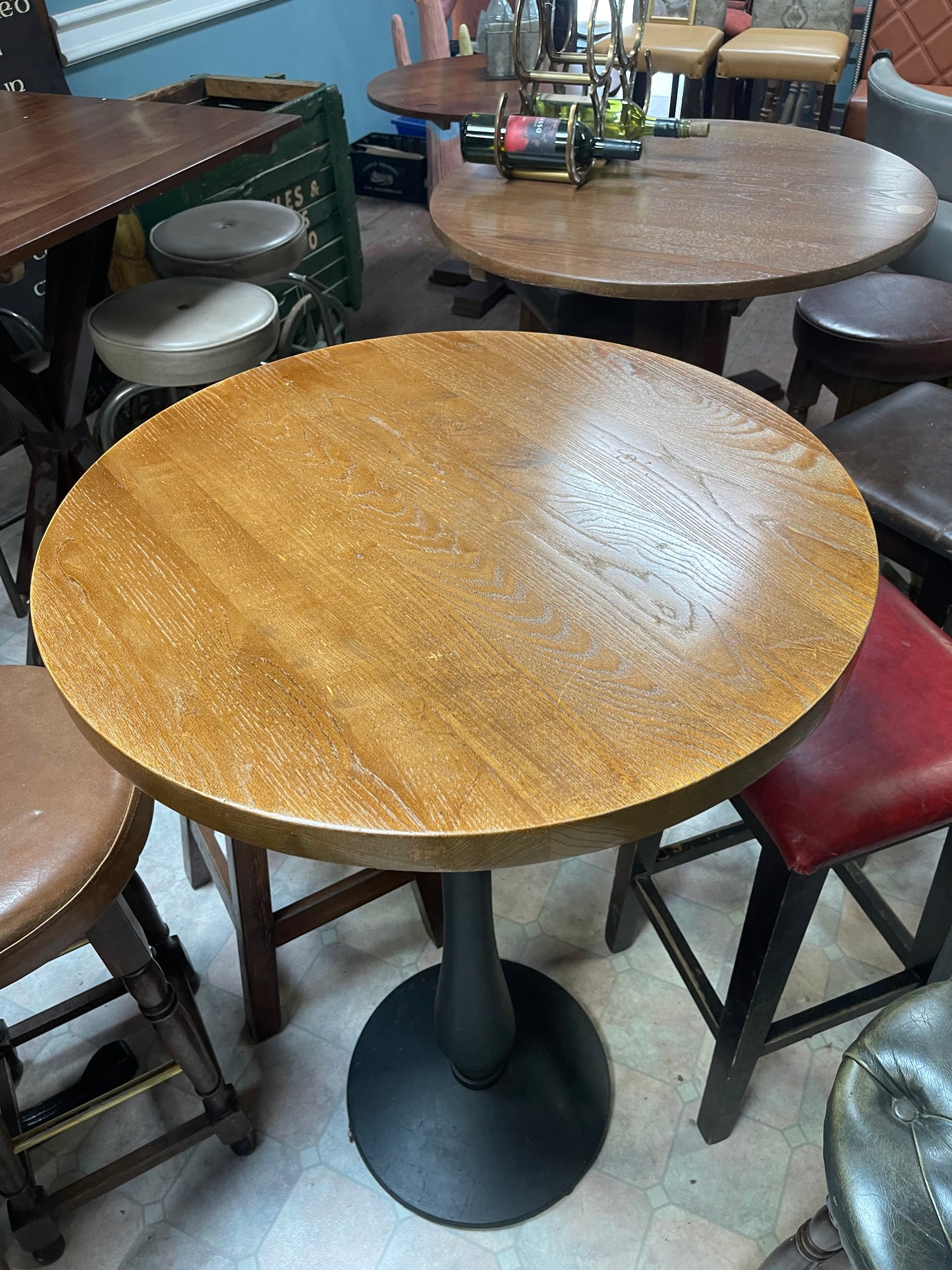 Solid oak round pedestal table