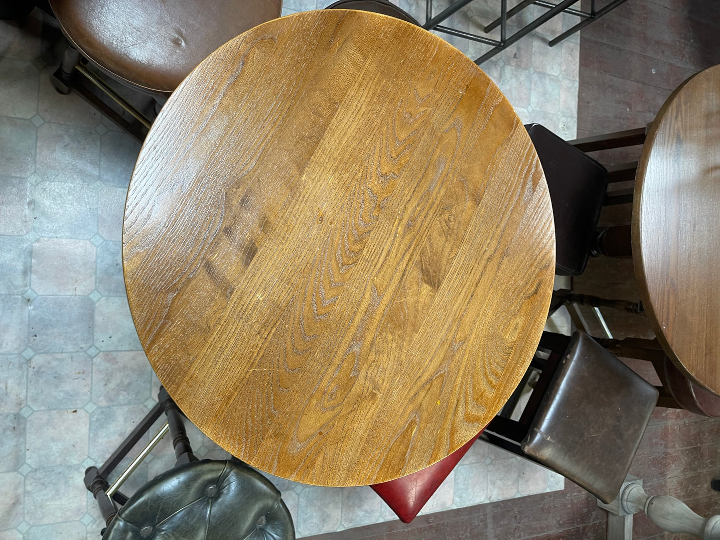 Solid oak round pedestal table