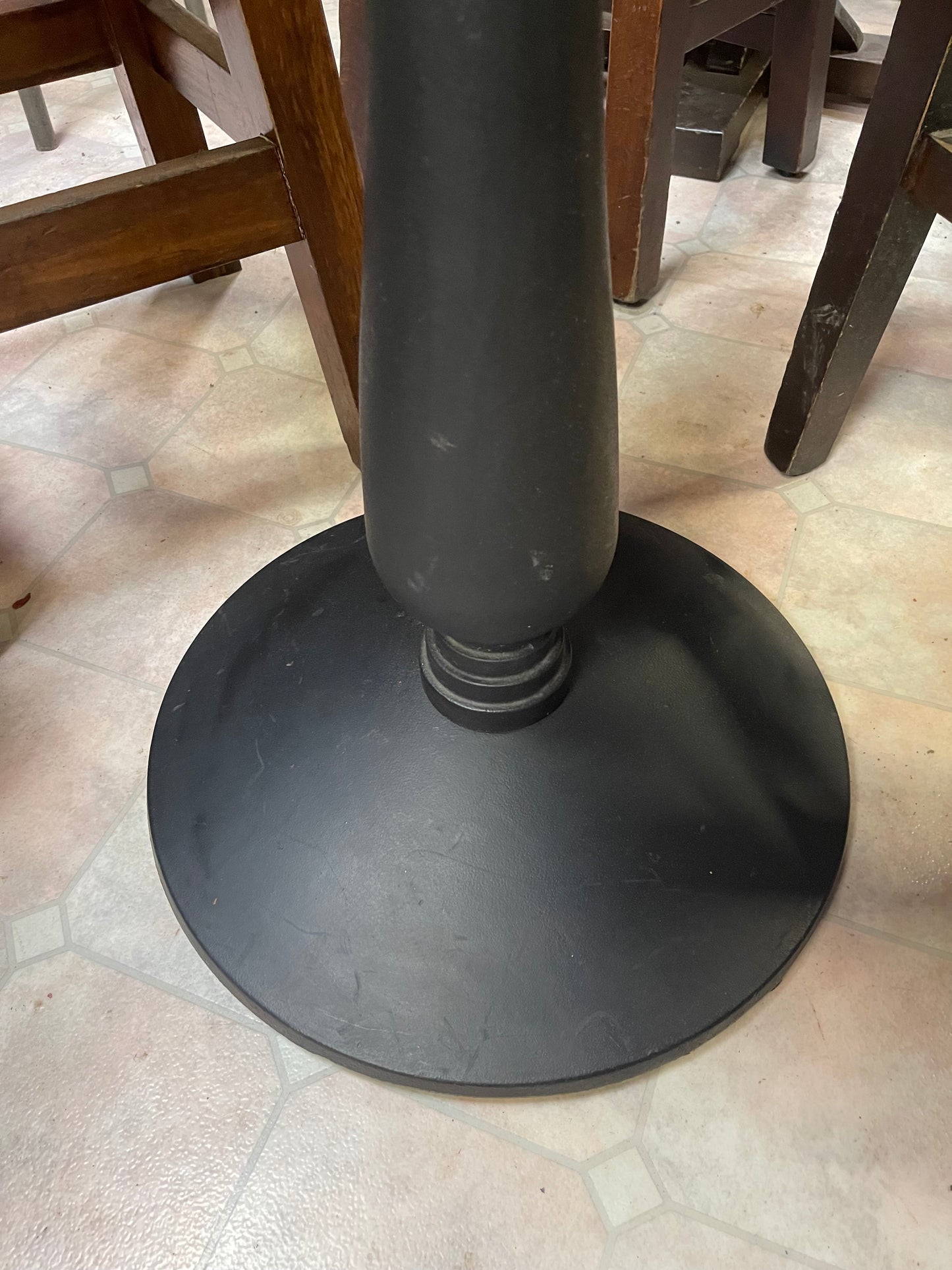 Solid oak round pedestal table