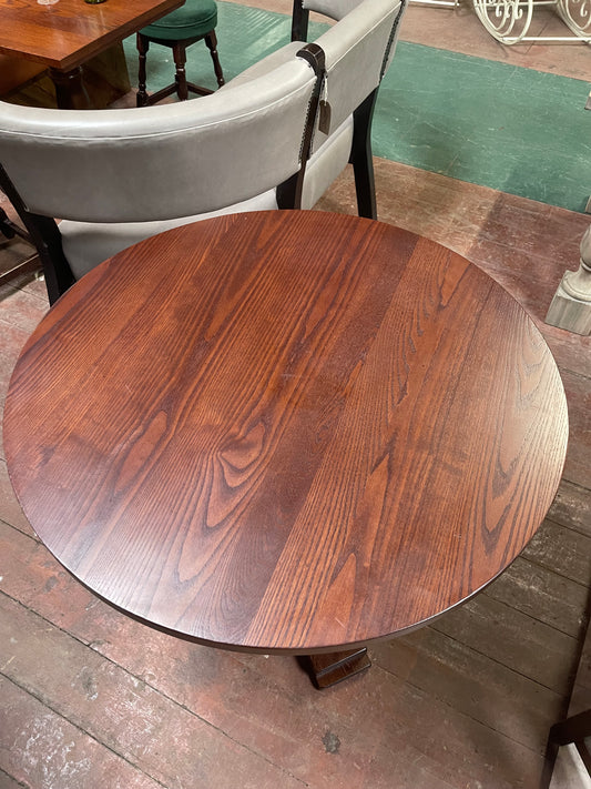 Round pub/restaurant table