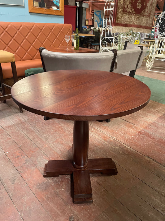 Round pub/restaurant table