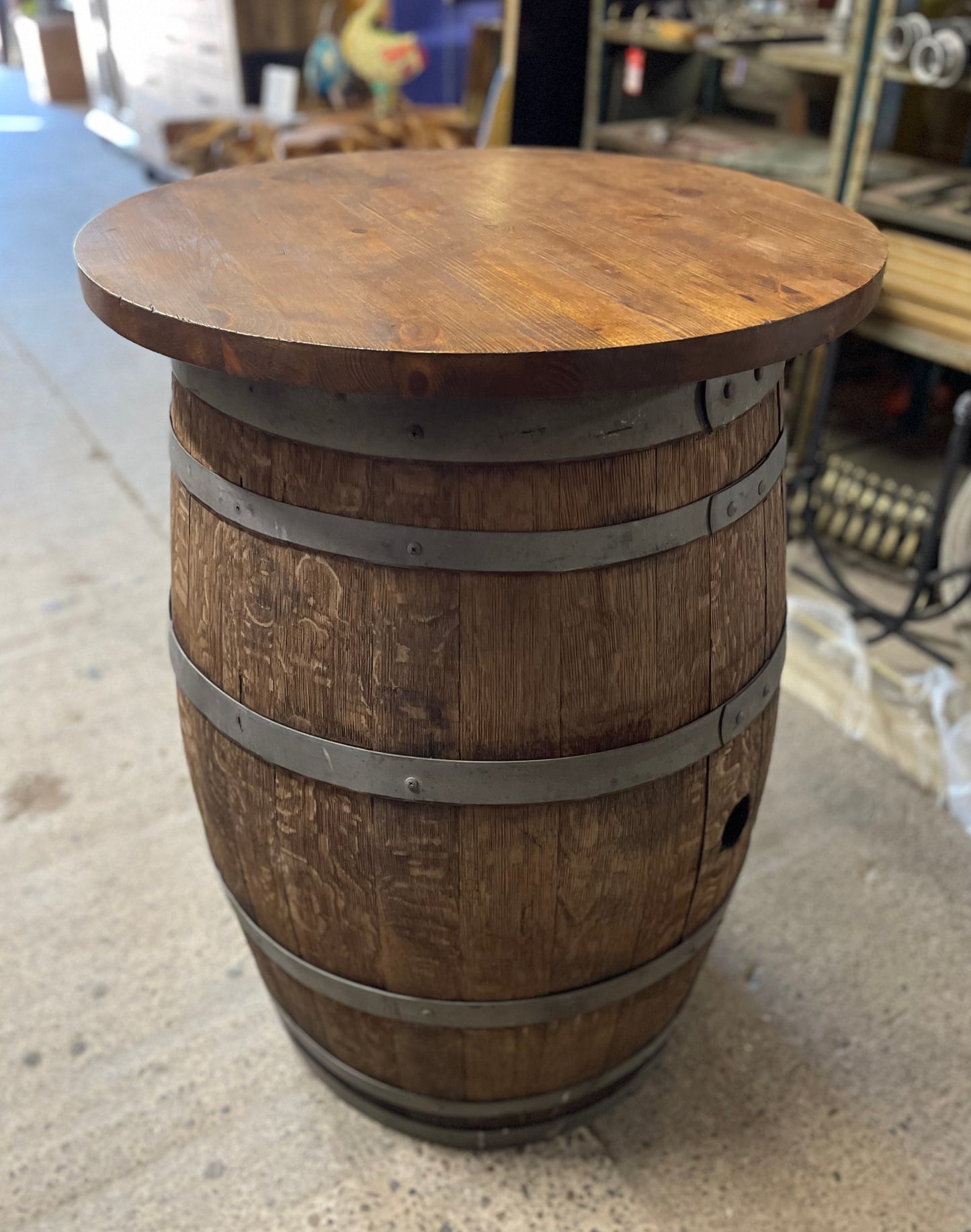 Barrel with round table top and 4 stools for pub / bar