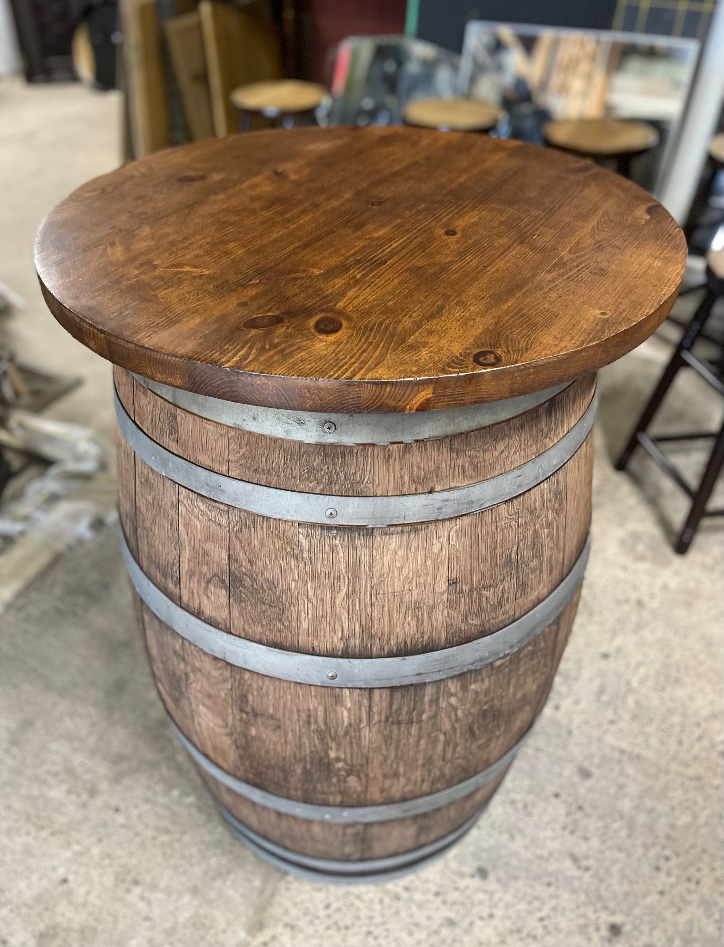 Barrel with round table top and 4 stools for pub / bar