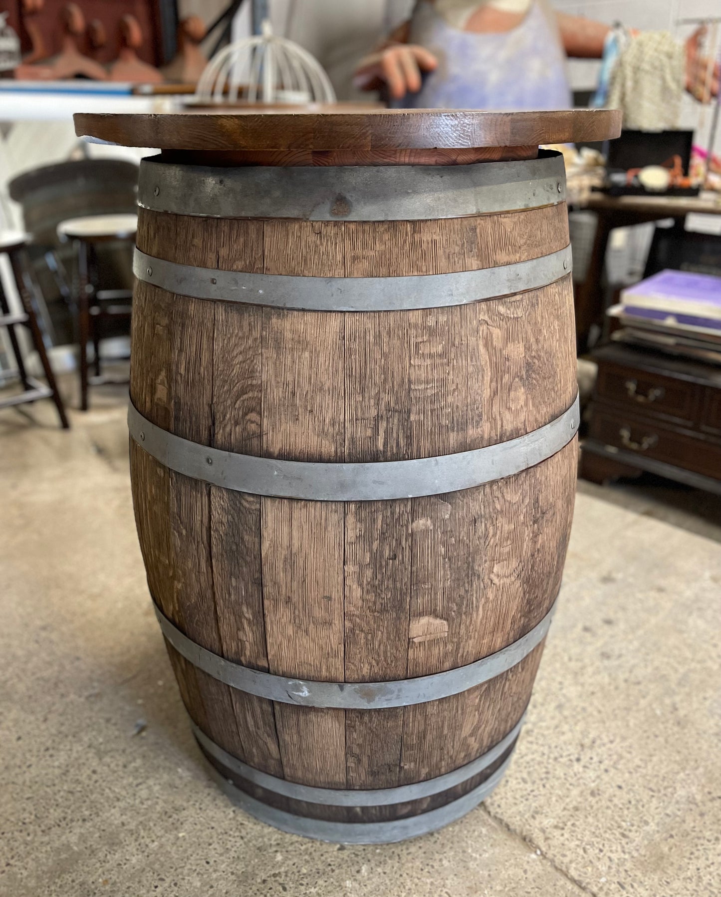 Barrel with round table top and 4 stools for pub / bar