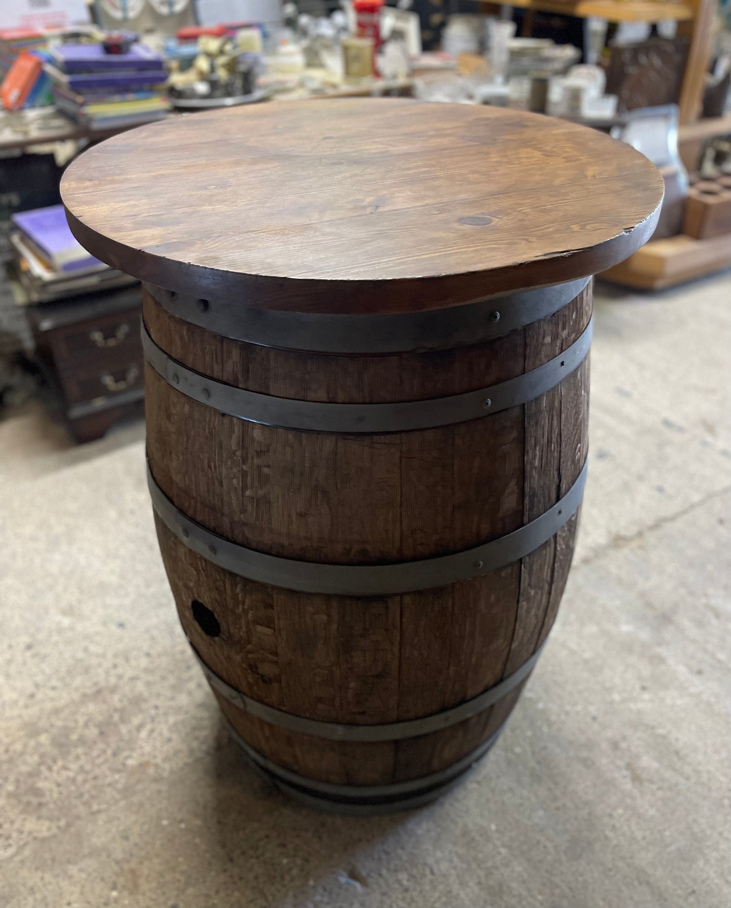Barrel with round table top and 4 stools for pub / bar