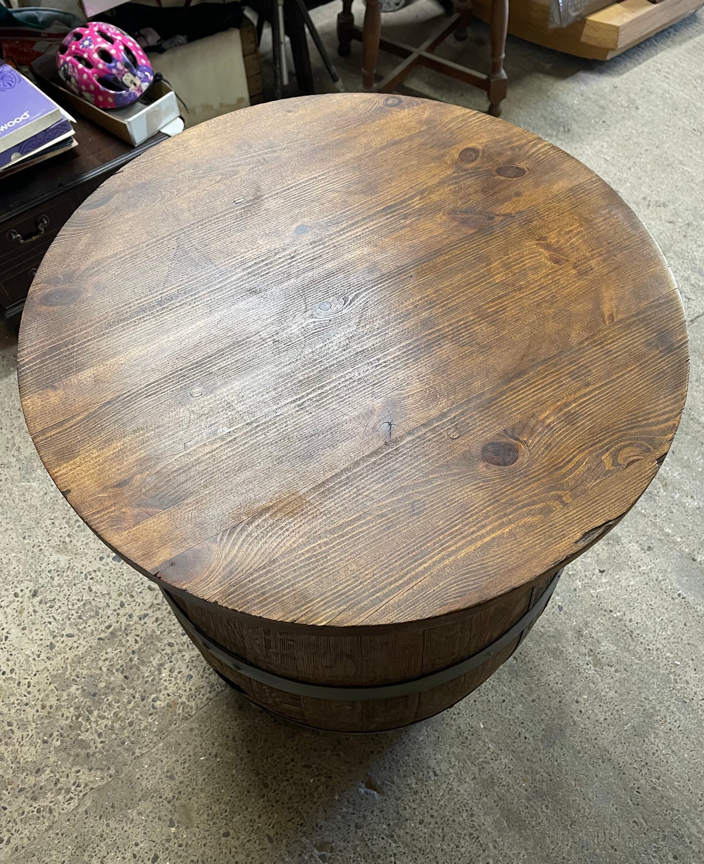 Barrel with round table top and 4 stools for pub / bar