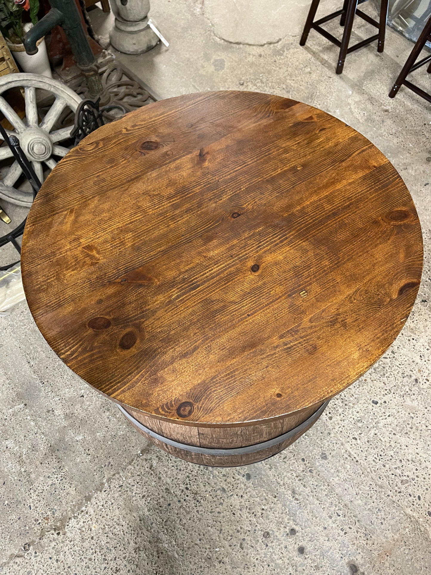 Barrel with round table top and 4 stools for pub / bar