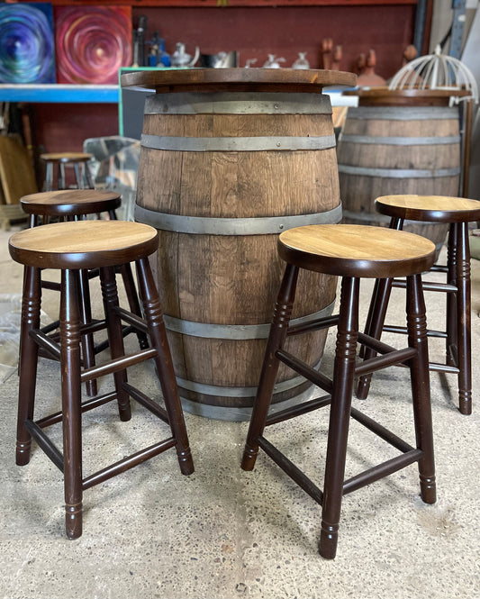 Barrel with round table top and 4 stools for pub / bar