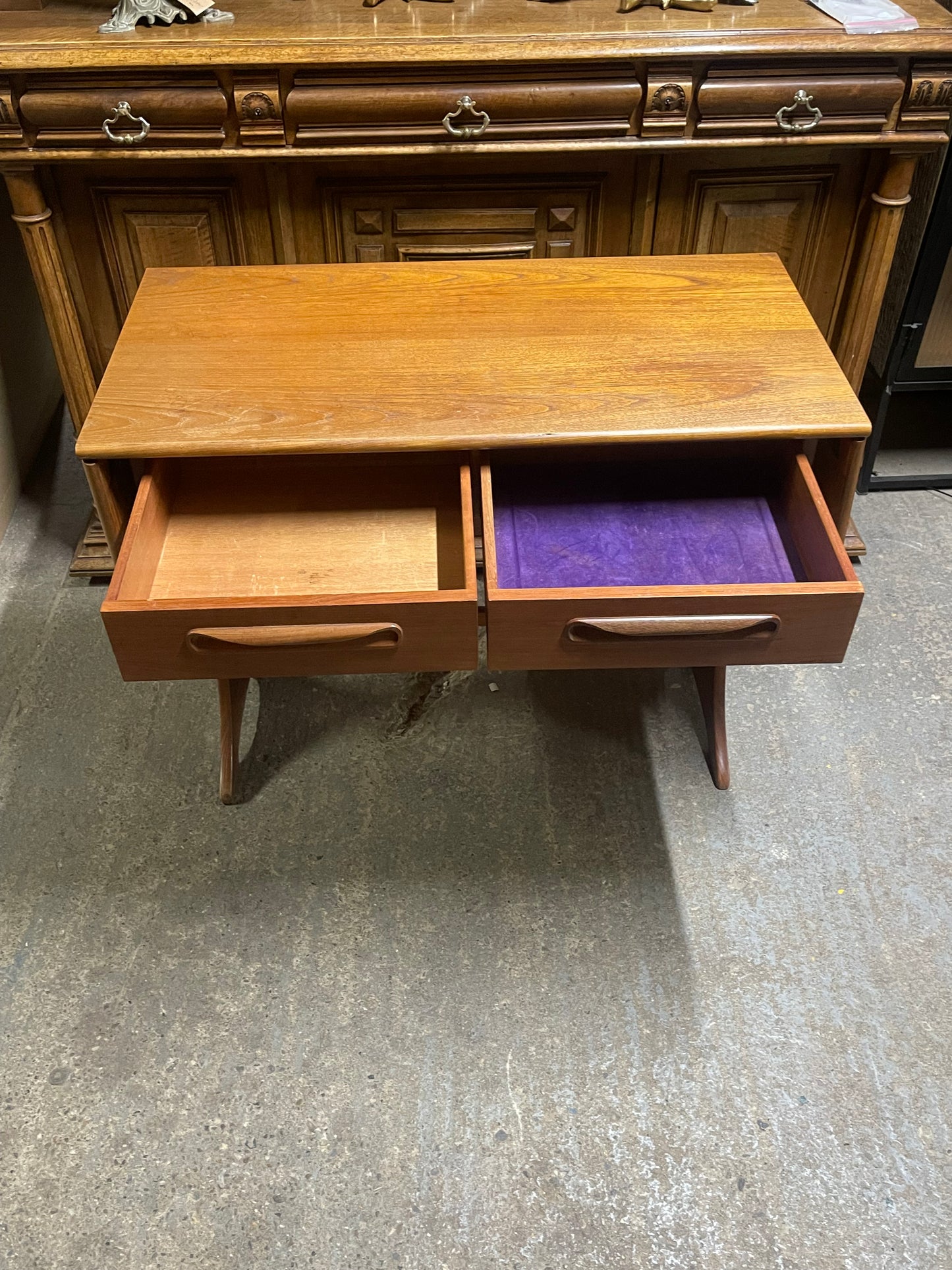 Vintage Mid-Century Teak Drop-Leaf Extender Side Table / Antique Console Table