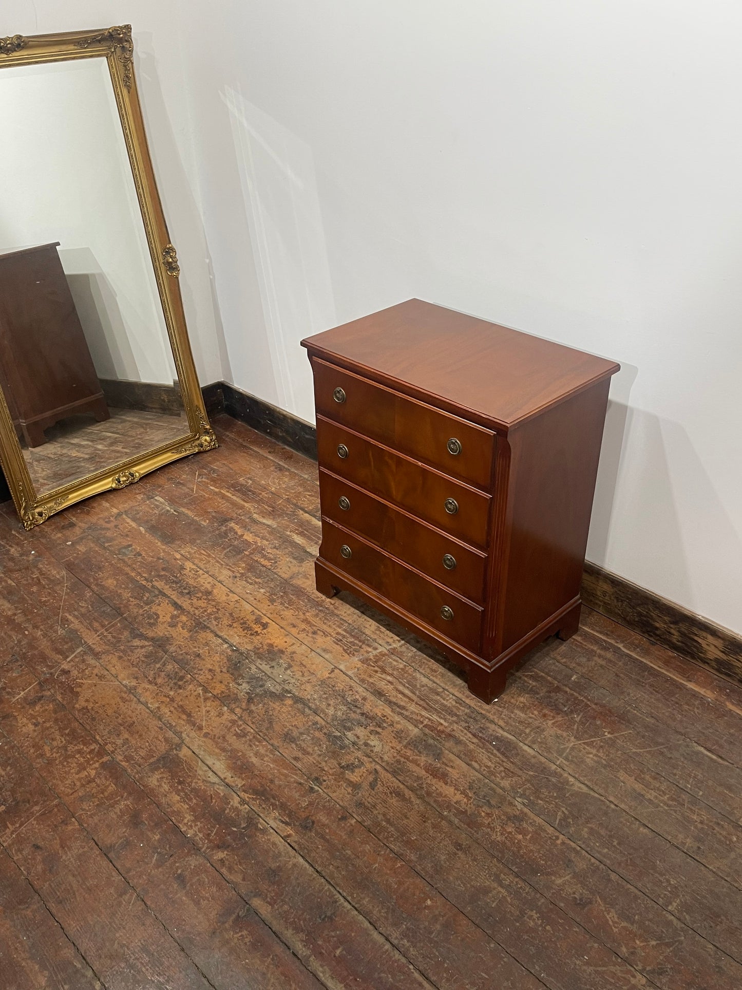 Mahogany 4 Drawer Bedside Chest / Nightstand Cabinet with Brass Ring Handles