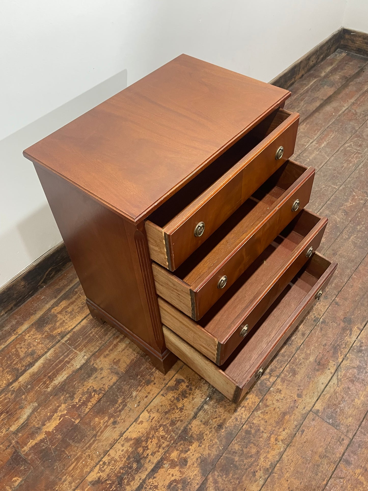 Mahogany 4 Drawer Bedside Chest / Nightstand Cabinet with Brass Ring Handles