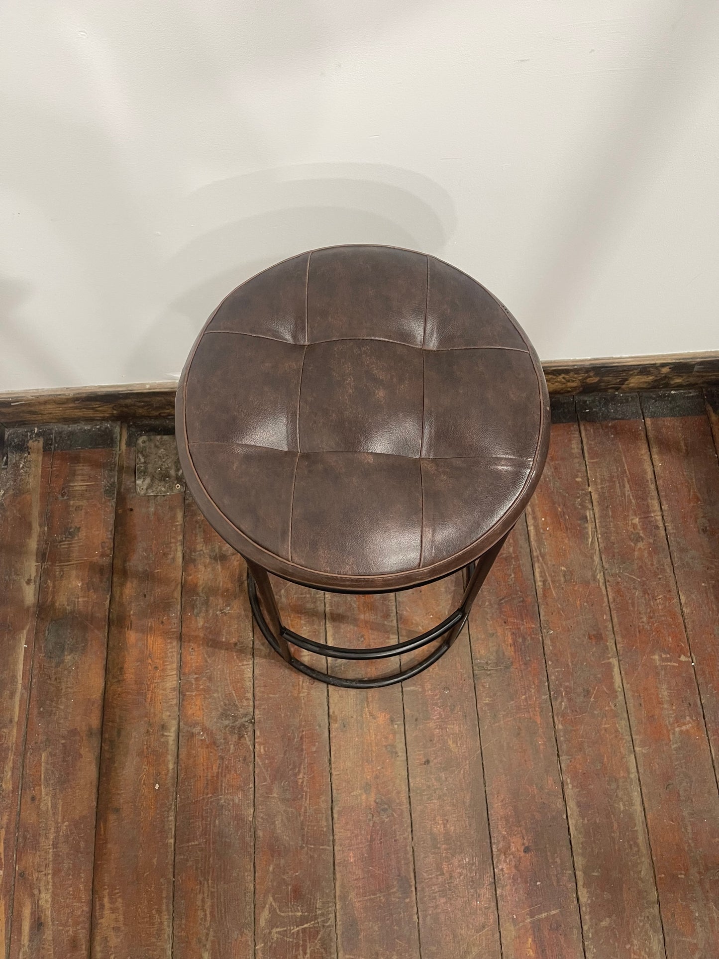 Set of 6 Industrial Bar Stools – Brown Leather Effect Seats & Black Metal Frames
