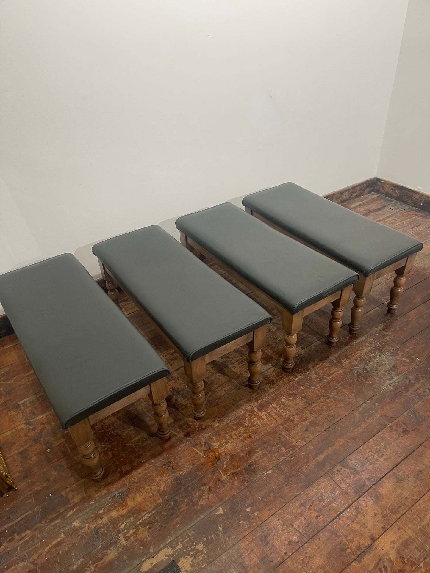 Set of 4 Traditional Wooden Benches – Dark Grey Leather Effect Seats