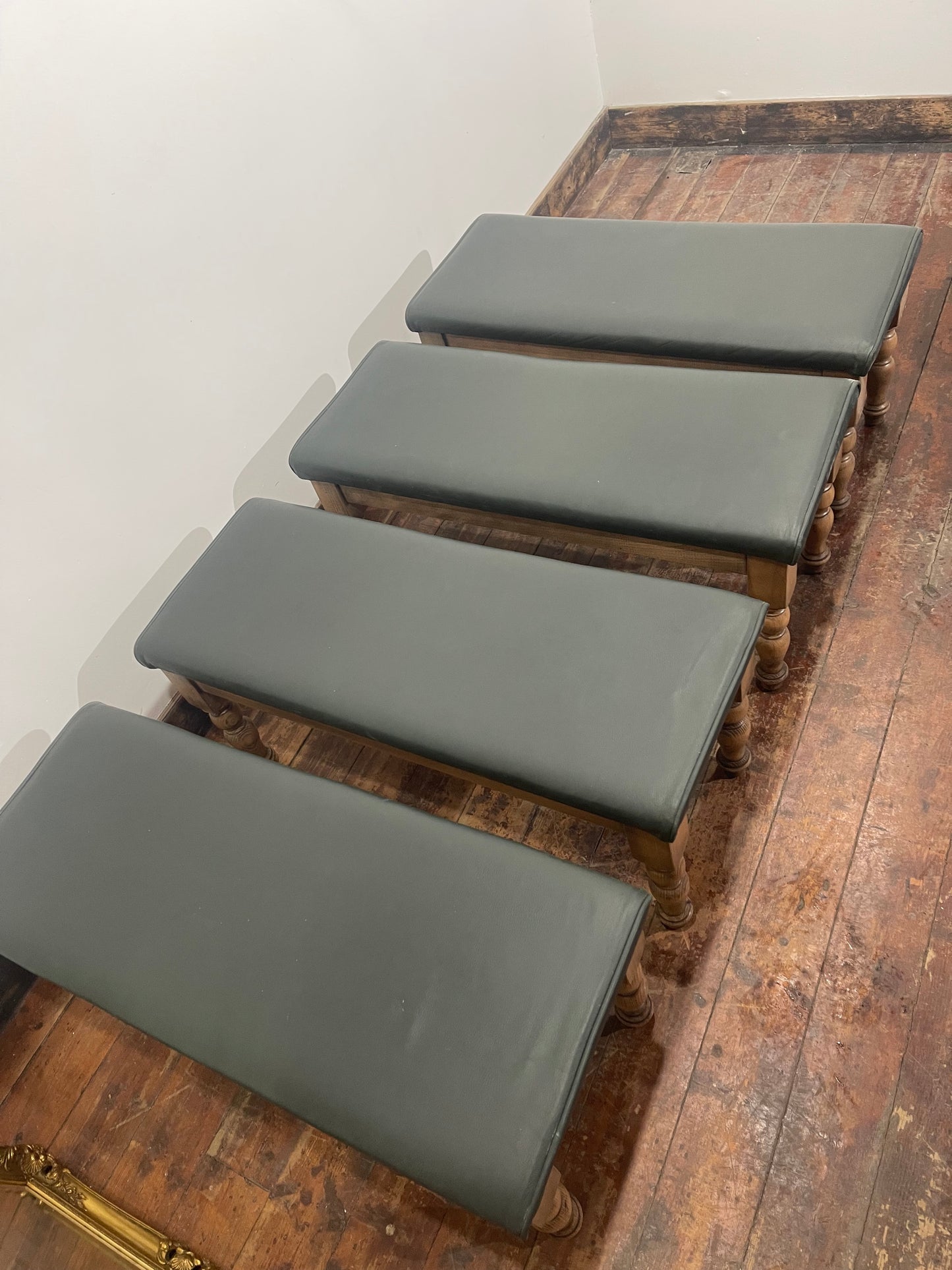 Set of 4 Traditional Wooden Benches – Dark Grey Leather Effect Seats