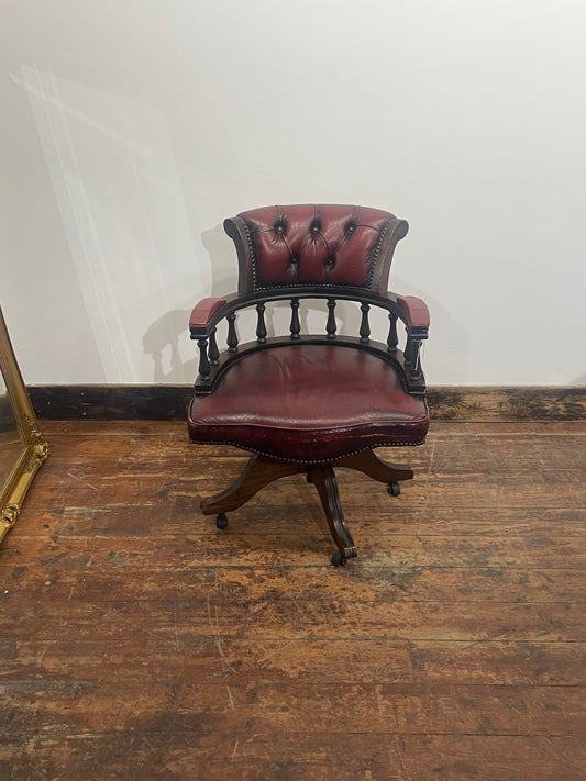 Vintage Burgundy Leather Button-Back Captain’s Office Swivel Chair – Antique