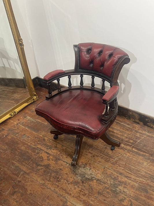 Vintage Burgundy Leather Button-Back Captain’s Office Swivel Chair – Antique