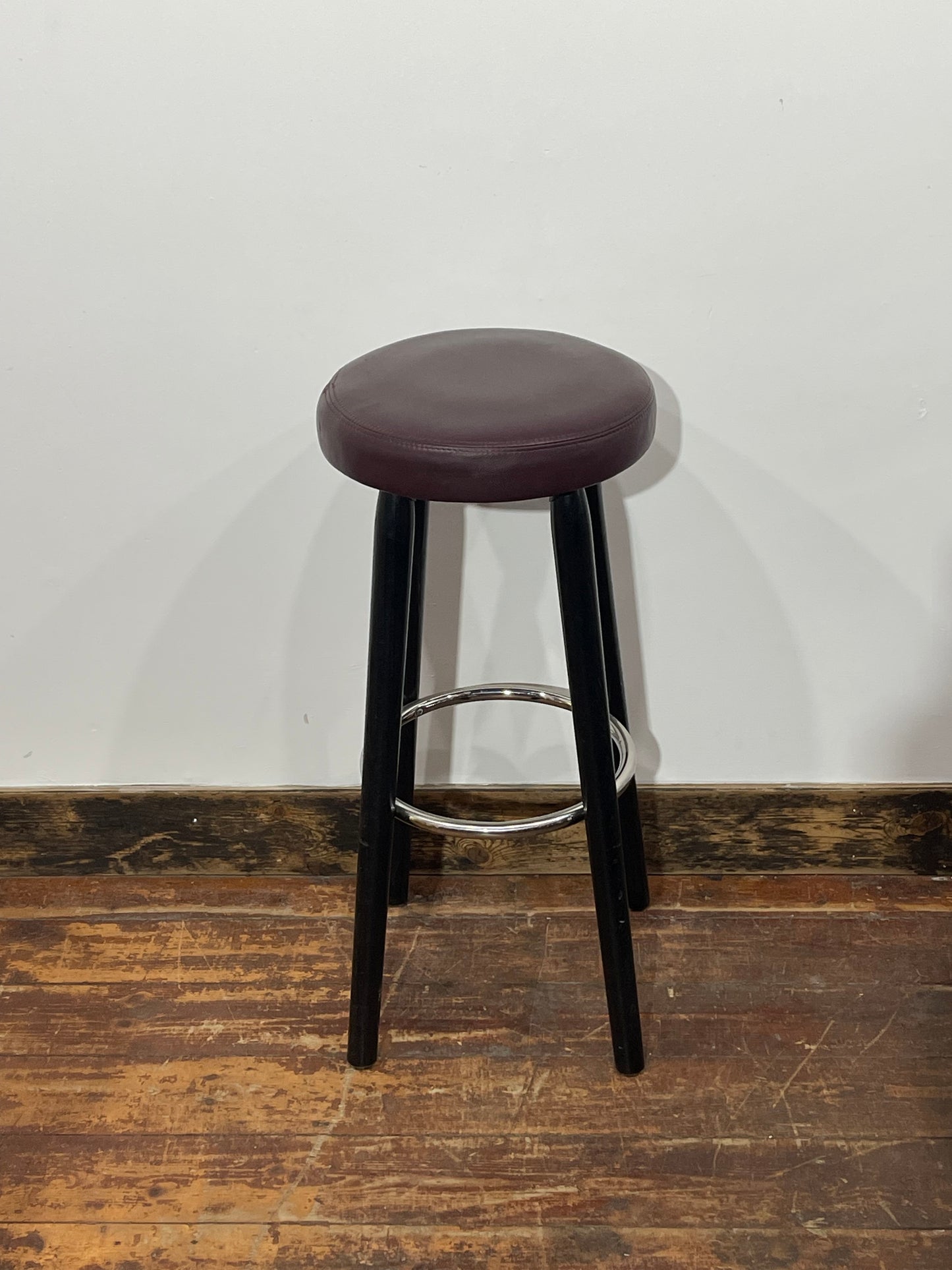 Set of 8 Burgundy Leather Effect Bar Stools Black Wooden Legs Chrome Footrest