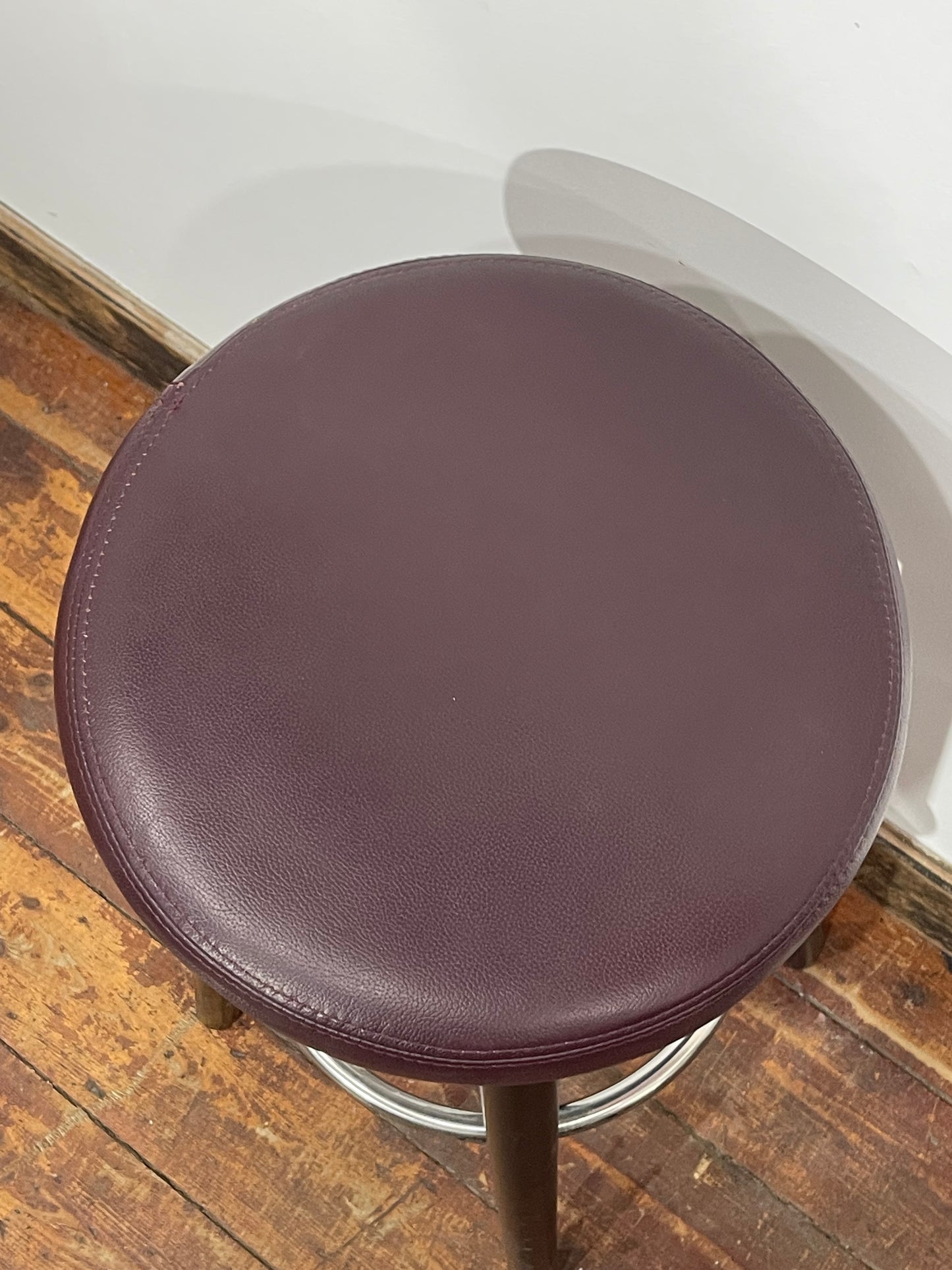 Set of 8 Burgundy Leather Effect Bar Stools Black Wooden Legs Chrome Footrest