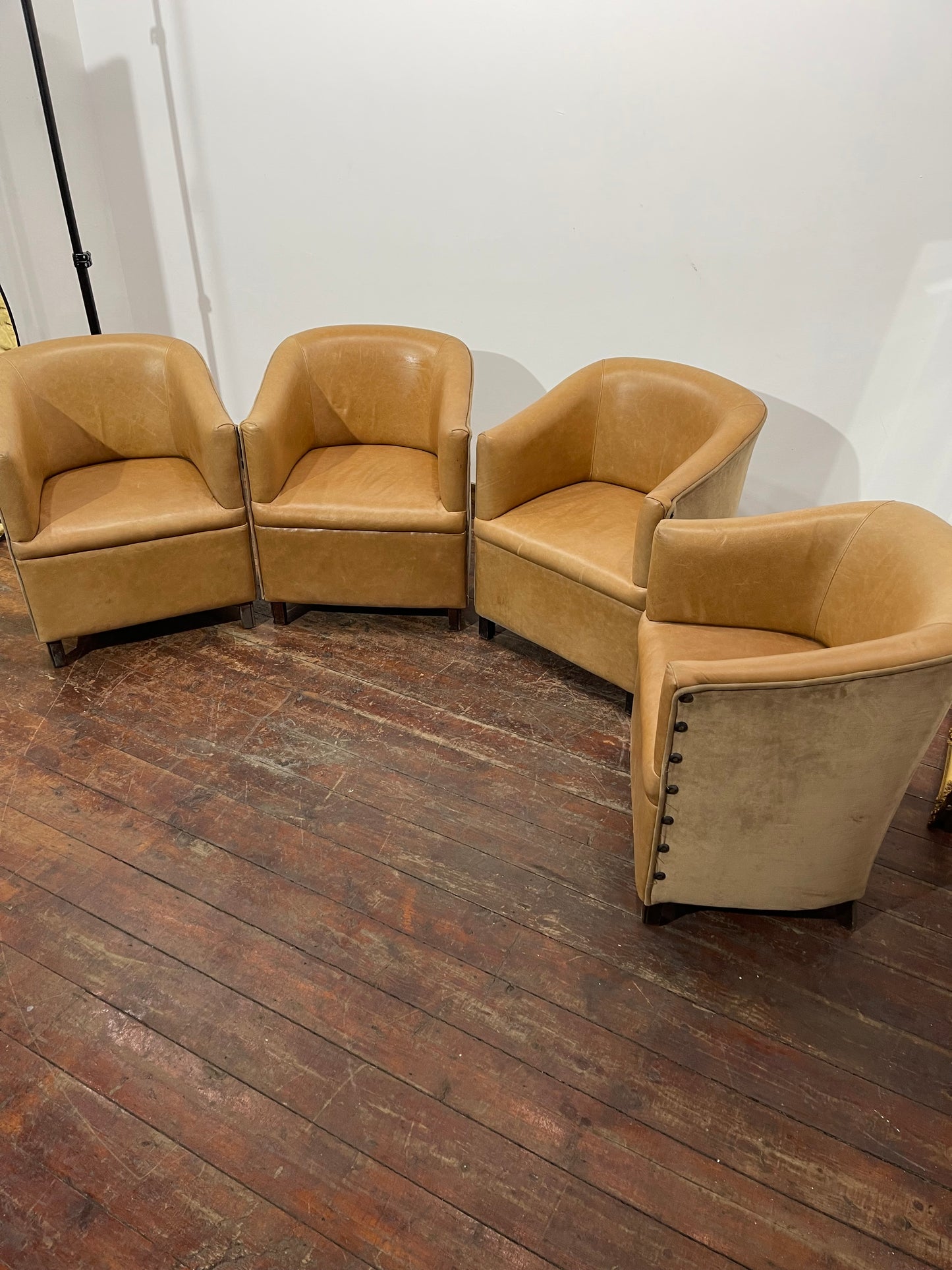 Set of 4 Tan Leather Effect Tub Chairs – Club Armchairs – Retro Style