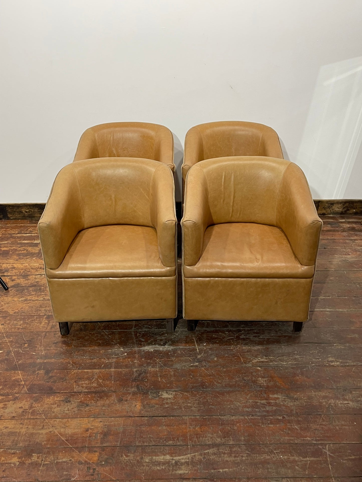 Set of 4 Tan Leather Effect Tub Chairs – Club Armchairs – Retro Style