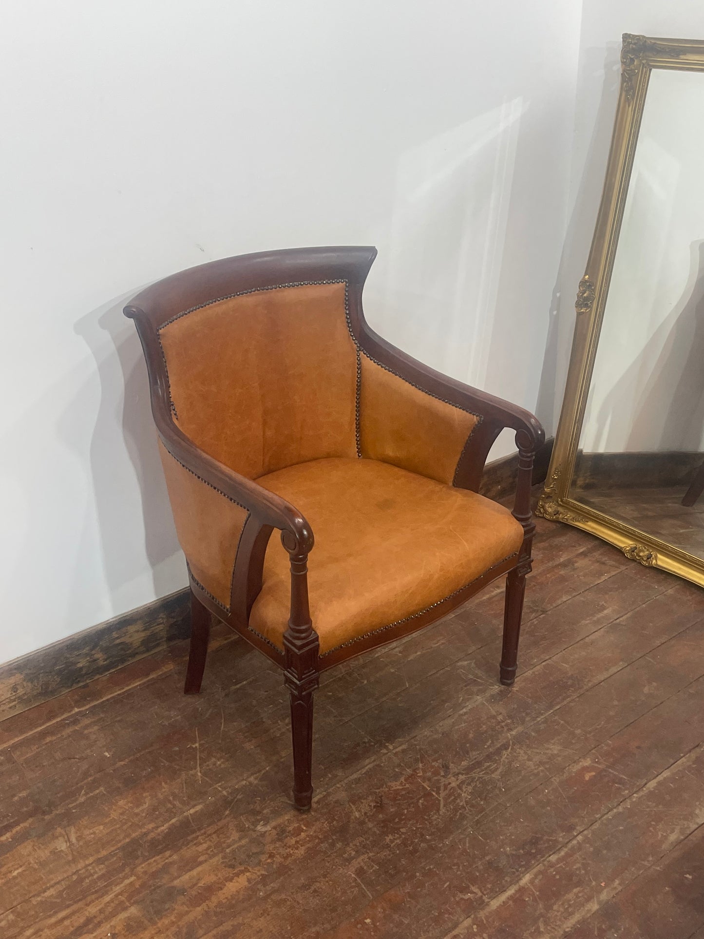 Tan Leather Armchair Traditional Carver Chair Dark Wood Studded Lounge Chair