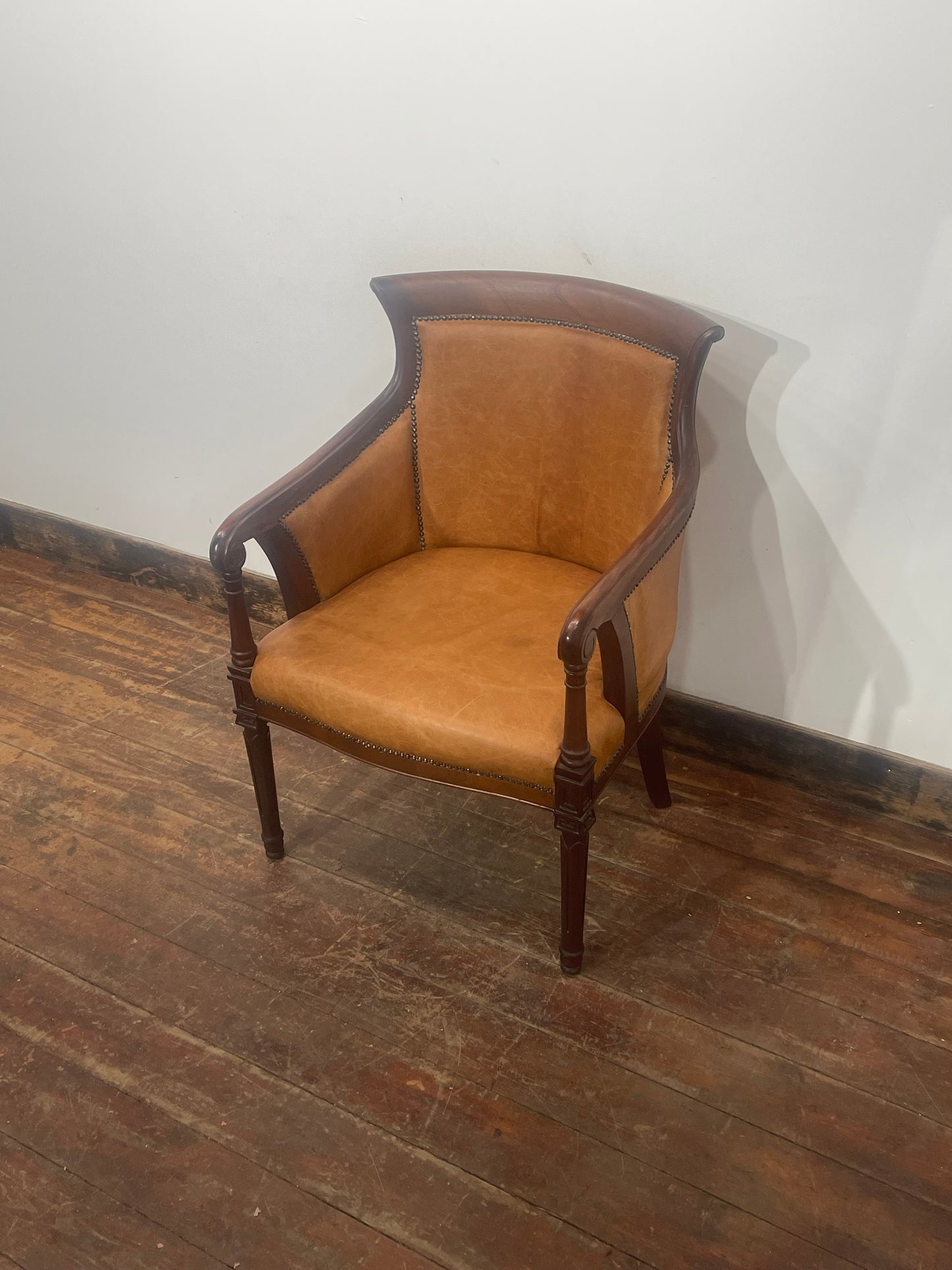 Tan Leather Armchair Traditional Carver Chair Dark Wood Studded Lounge Chair