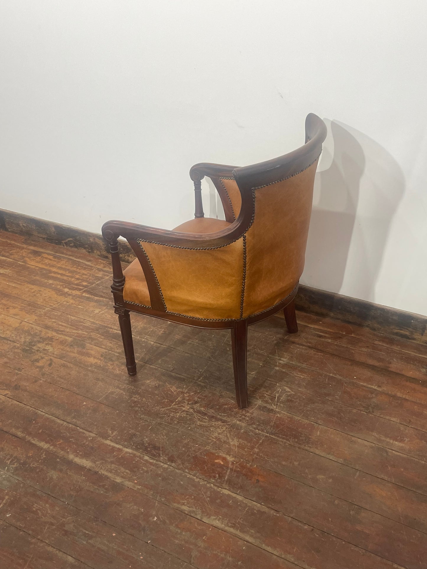 Tan Leather Armchair Traditional Carver Chair Dark Wood Studded Lounge Chair