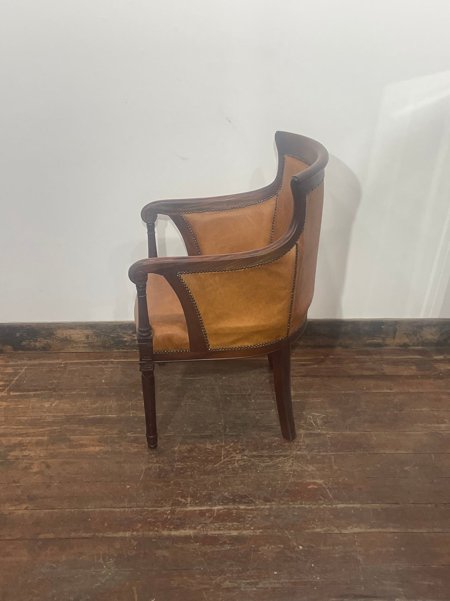 Tan Leather Armchair Traditional Carver Chair Dark Wood Studded Lounge Chair